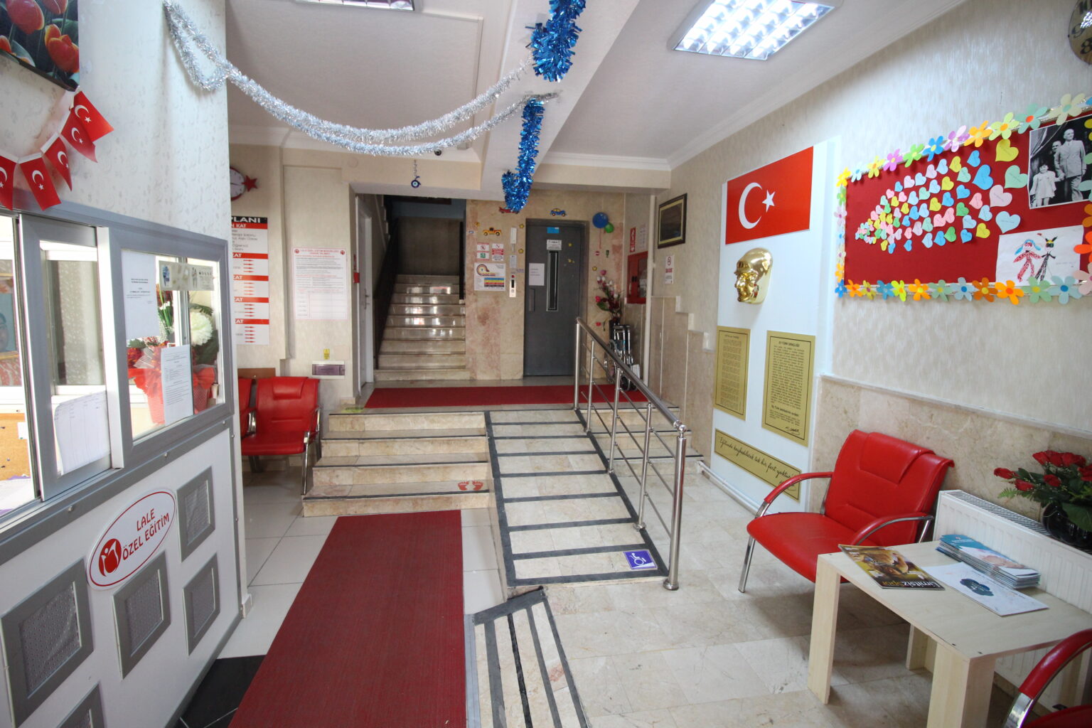 Altın Lale Özel Eğitim ve Rehabilitasyon Merkezi'nin girişi